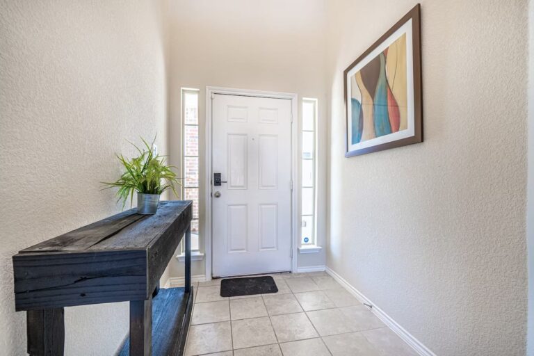 entryway-front-door-killeen-short-term-rental