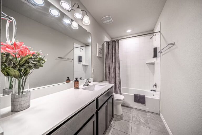 guest-bathroom-2nd-floor-killeen-short-term-rental