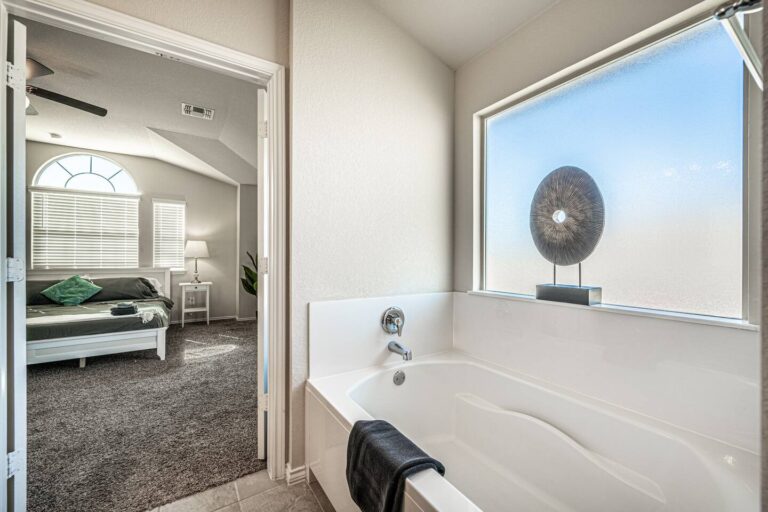 master-bathroom-killeen-short-term-rental