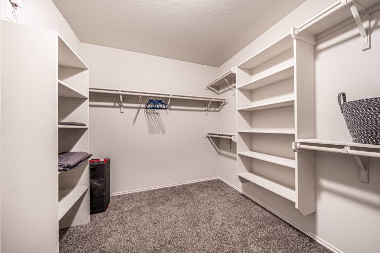 master-closet-killeen-short-term-rental