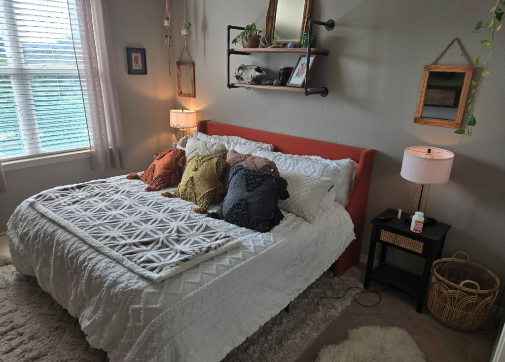 bedroom with comfy bed